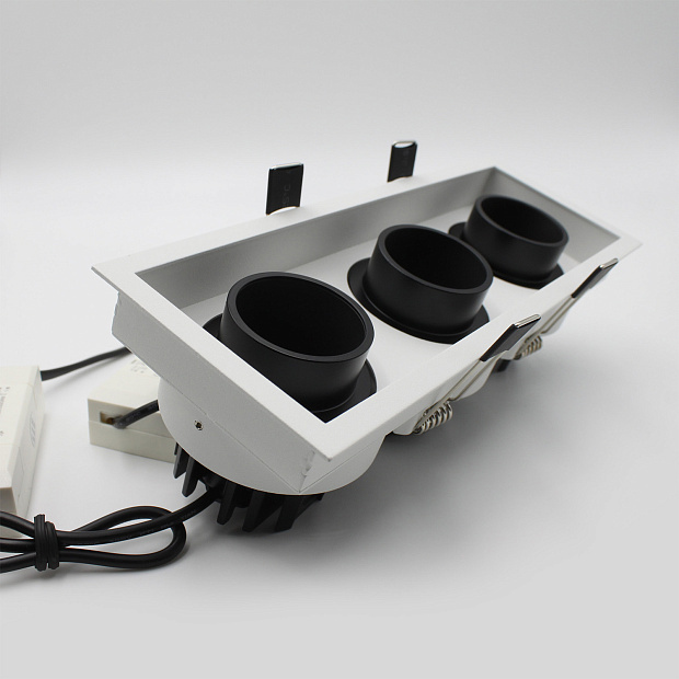 Skarlat  RSL74092-3 3×10W WH+BK 4000K